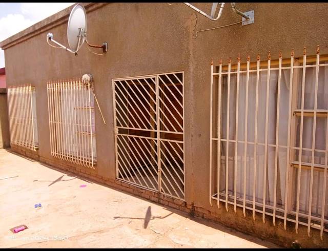 2 BEDROOM HOUSE SOLD IN TSAKANE CENTRAL